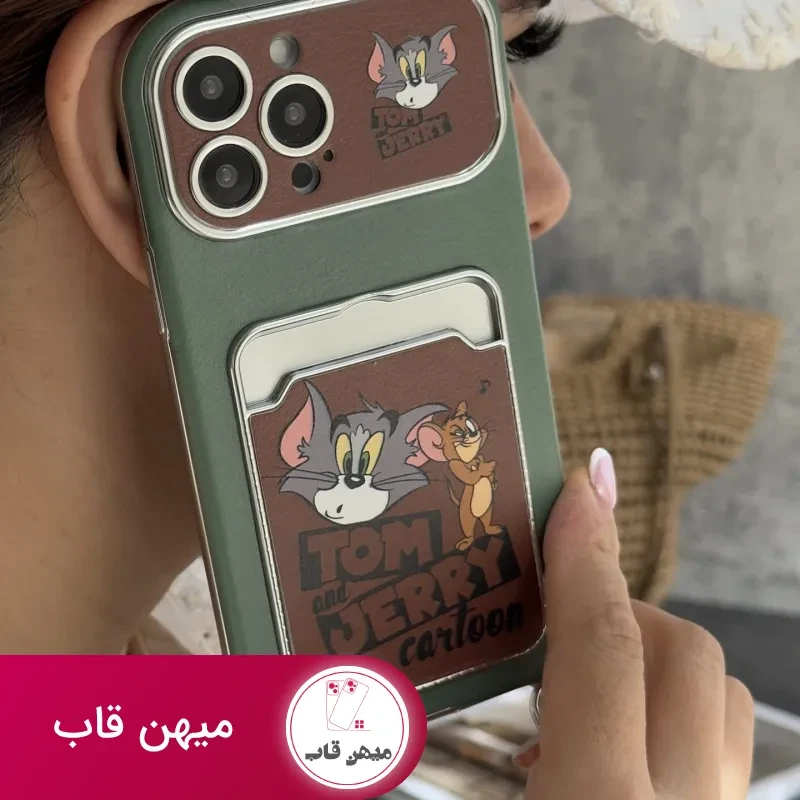 قاب موبایل آیفون تام و جری سبز و قهوه ای جاکارتی دار + بندست