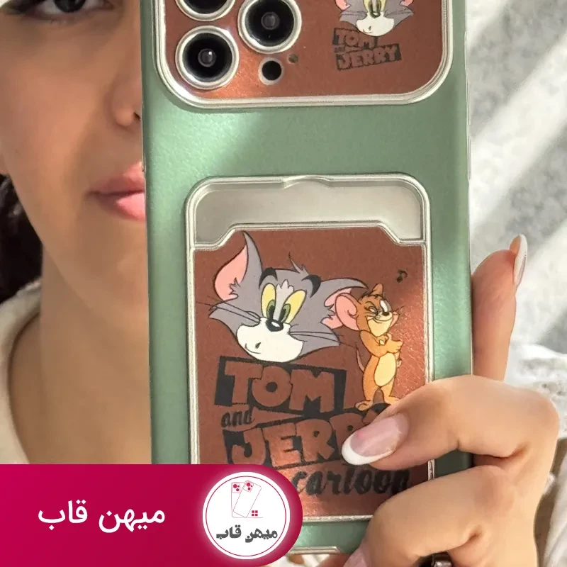 قاب موبایل آیفون تام و جری سبز و قهوه ای جاکارتی دار + بندست